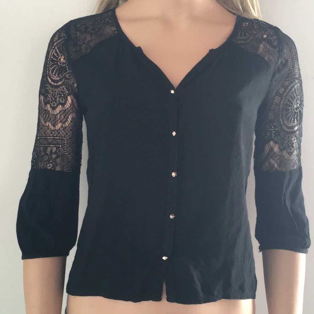 Feminine Black Cropped Button Down Lace Sleeve Top
